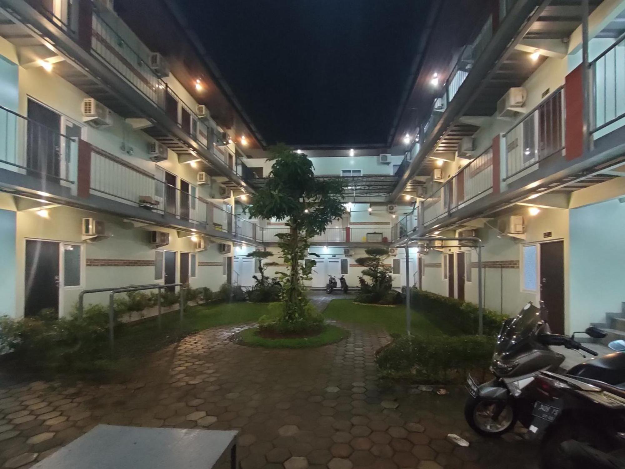 Puspiptek Residence Syariah Mitra Reddoorz Serpong Buitenkant foto